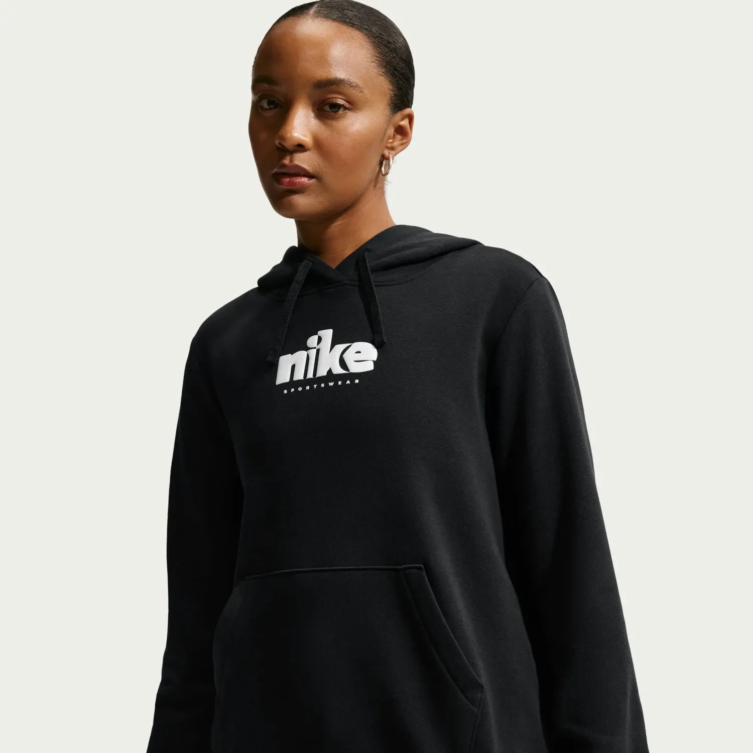 Casaca Nike Deportiva Mujer Sportswear Club Fleece Standard Graphic color negro | Platanitos