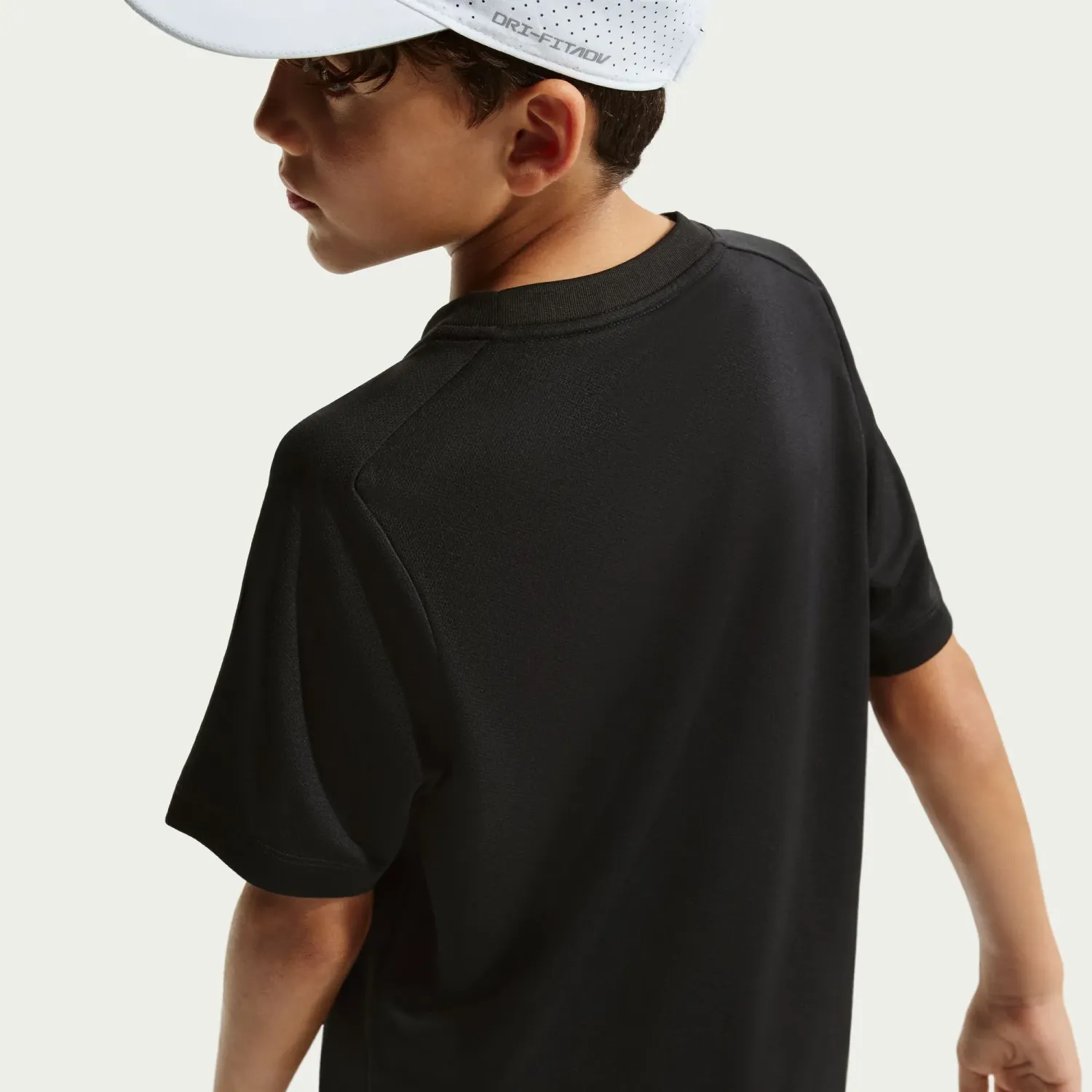 Nike Polo Nike Deportivo Juvenil Basic Multi Swoosh Shortsleeve Tee color negro | Platanitos