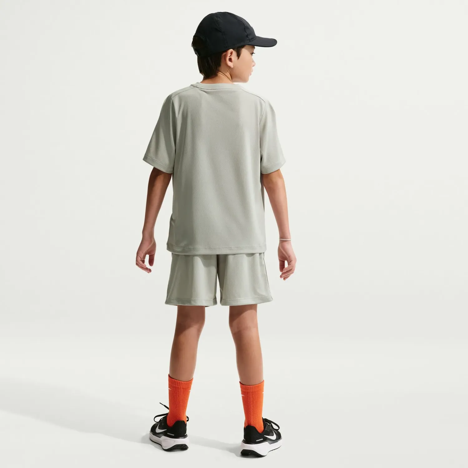 Nike Polo Nike Deportivo Juvenil Basic Multi Swoosh Shortsleeve Tee color plomo | Platanitos