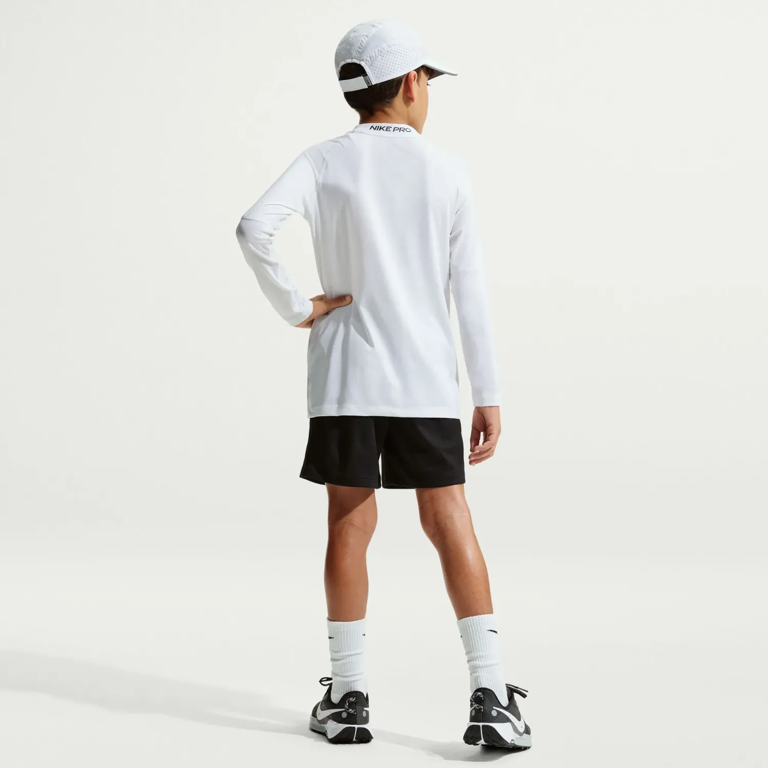 Nike Short Nike Deportivo Juvenil Dri-Fit Multi Short Hbr color blanco | Platanitos