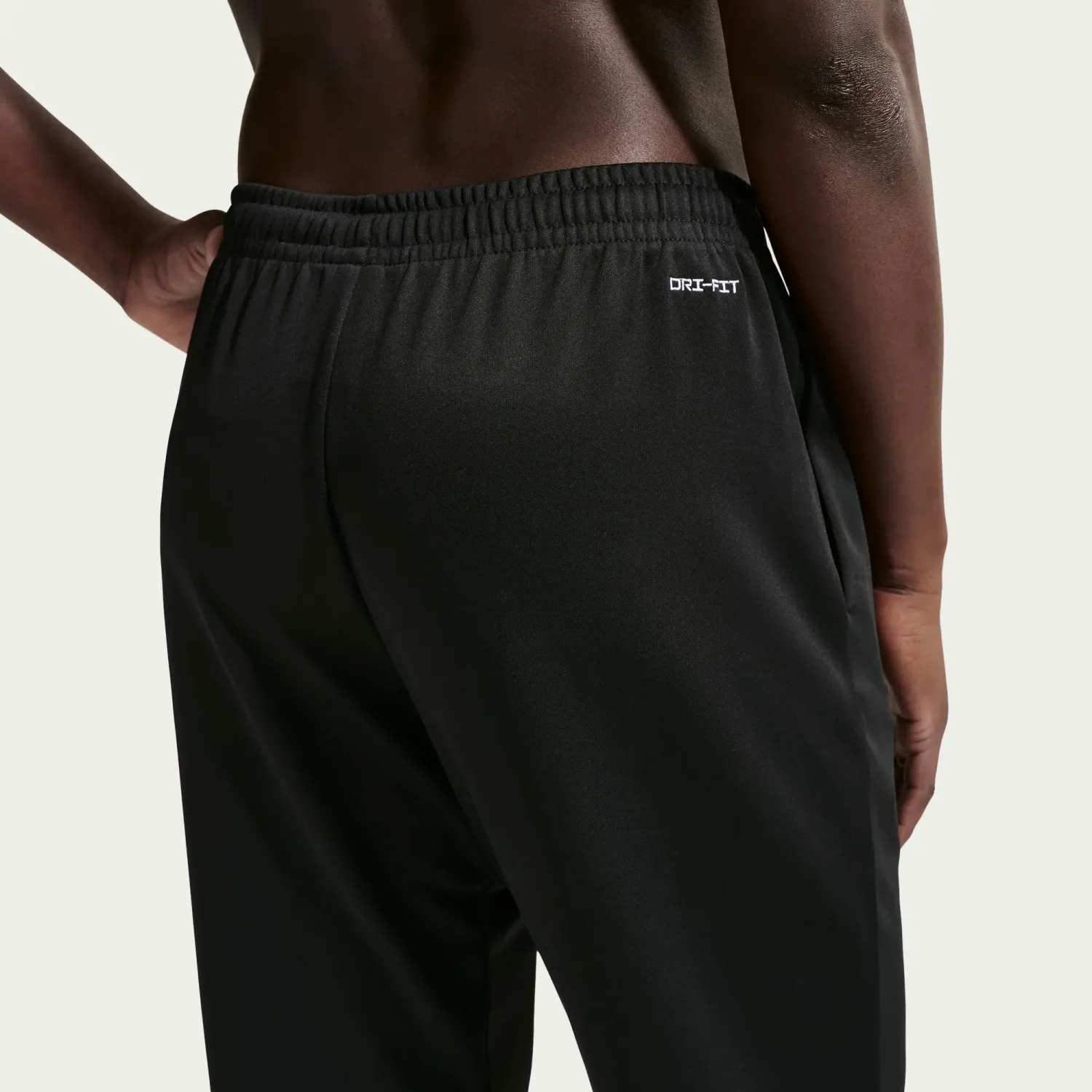 Nike Conjunto Nike Training Hombre Uv Flex Hyverse Dri-Fit Jogger color negro | Platanitos