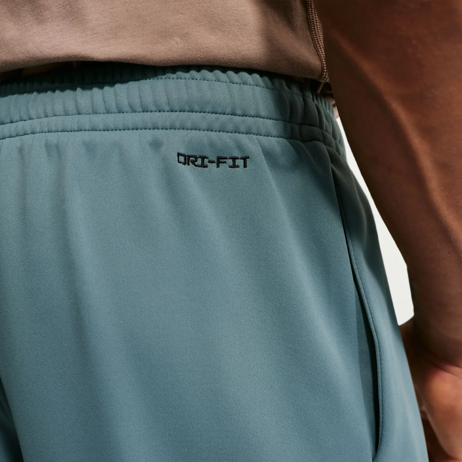 Nike Conjunto Nike Training Hombre Uv Flex Hyverse Dri-Fit Jogger color verde | Platanitos