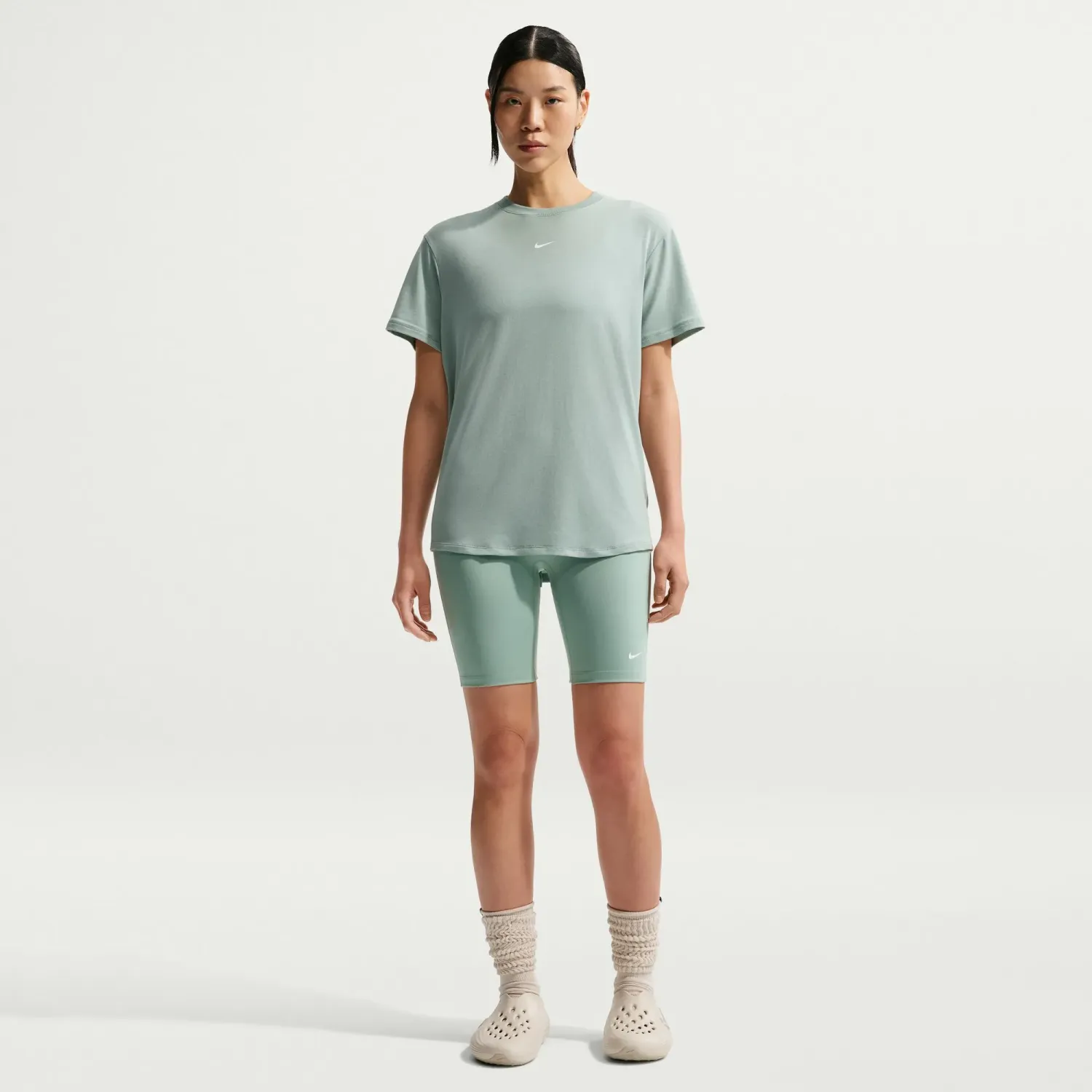 Nike Short Nike Training Mujer W High-Waisted 8in color verde | Platanitos