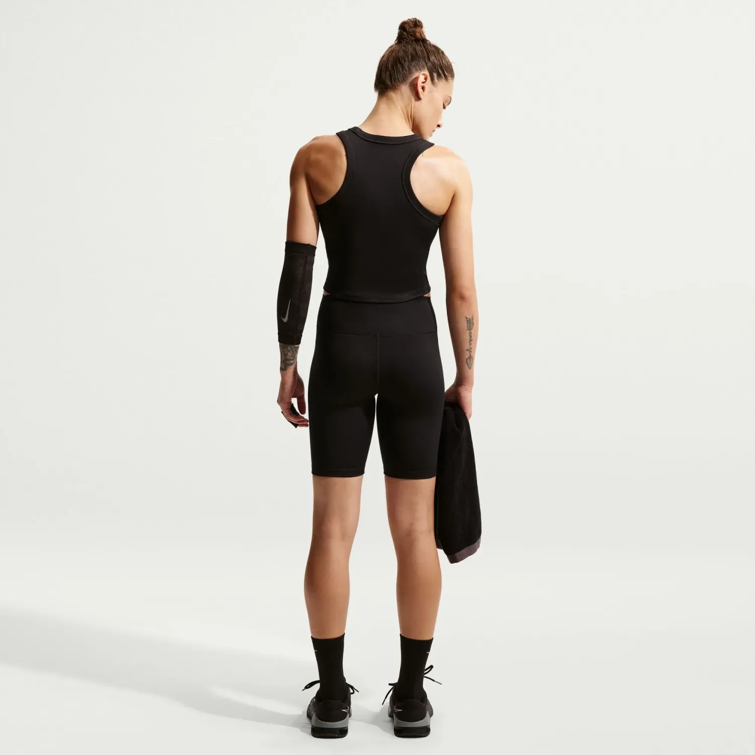 Nike Short Nike Training Mujer W High-Waisted 8in color negro | Platanitos
