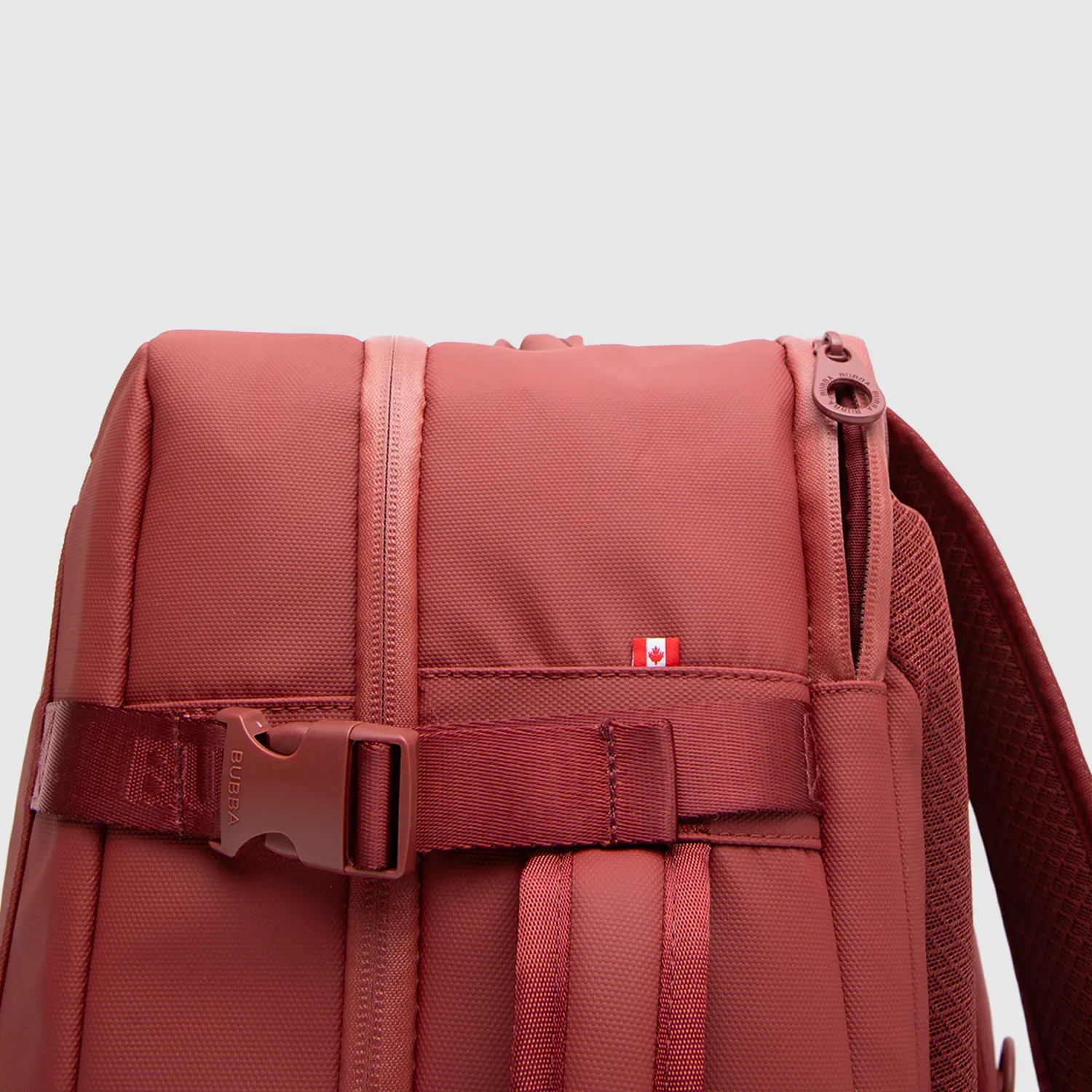 BUBBA BAGS Mochila Bubba Bags Para Viaje Unisex Personal Travel color rojo | Platanitos