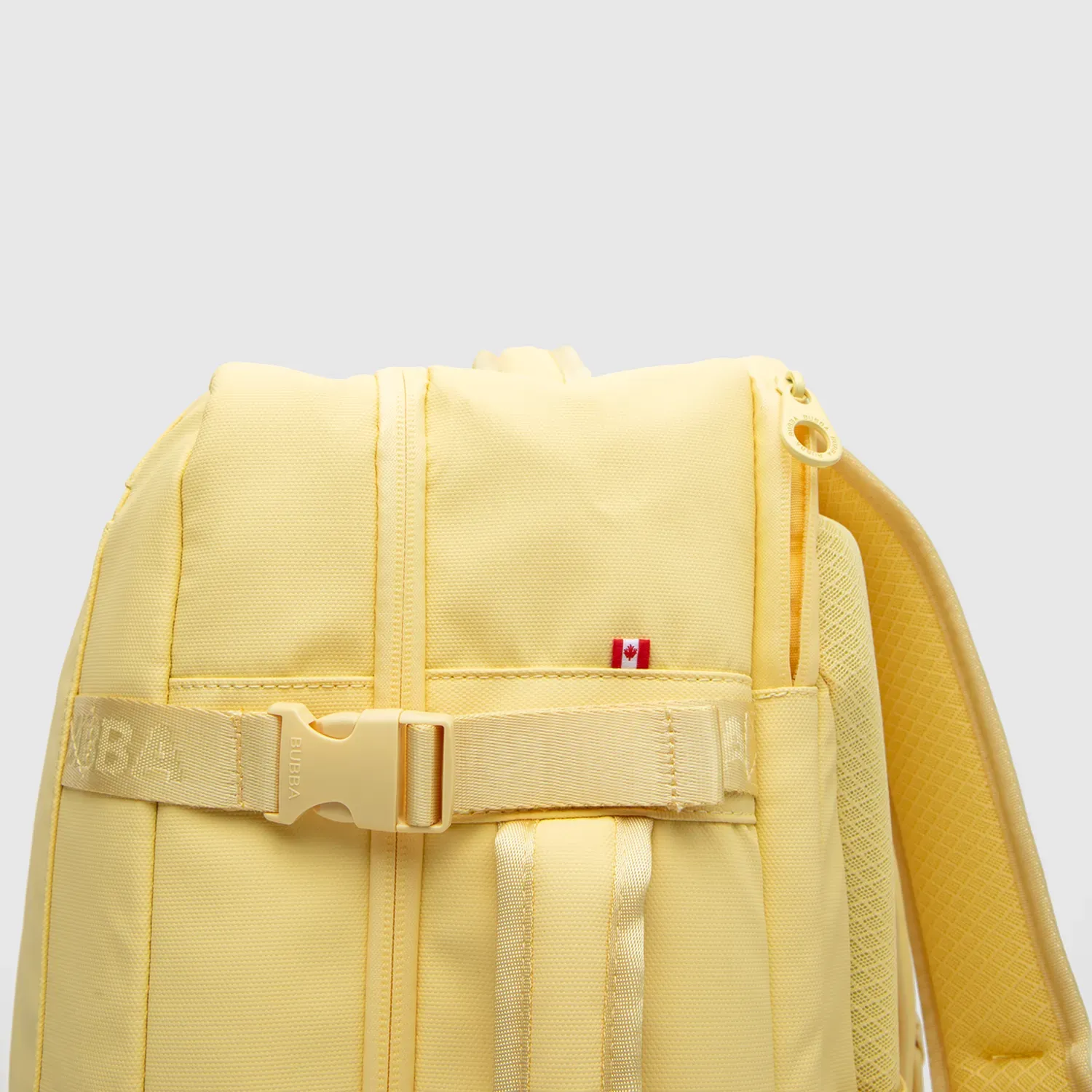 Mochila Bubba Bags Para Viaje Unisex Personal Travel color amarillo | Platanitos
