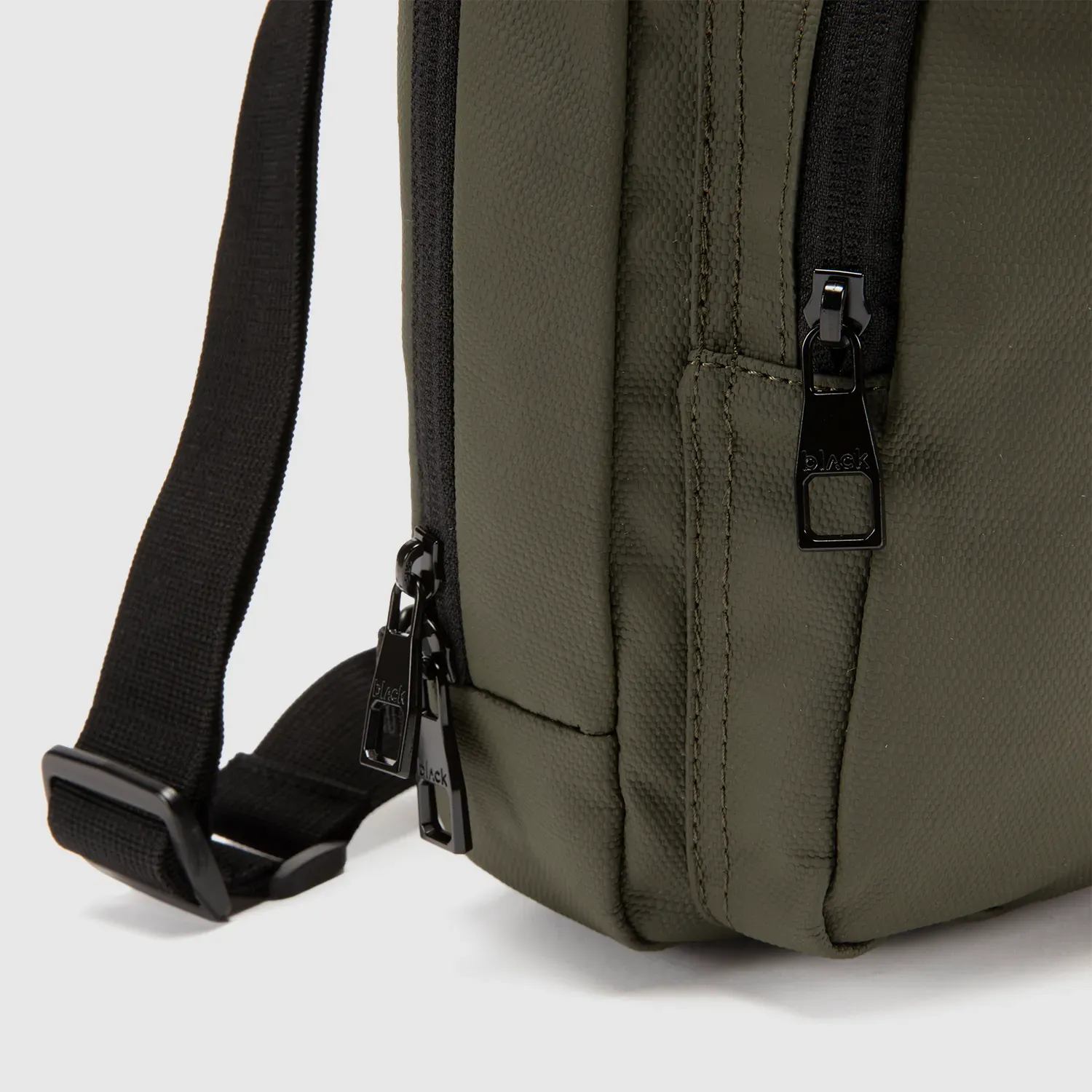 BLACK BAGS Morral Black Bags Cruzado Hombre Beast color verde | Platanitos
