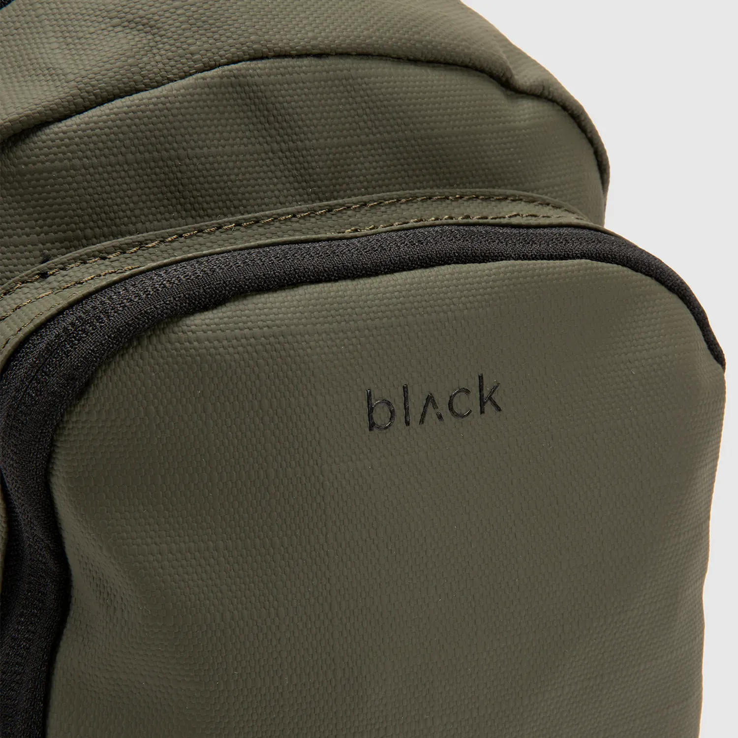 BLACK BAGS Morral Black Bags Cruzado Hombre Beast color verde | Platanitos