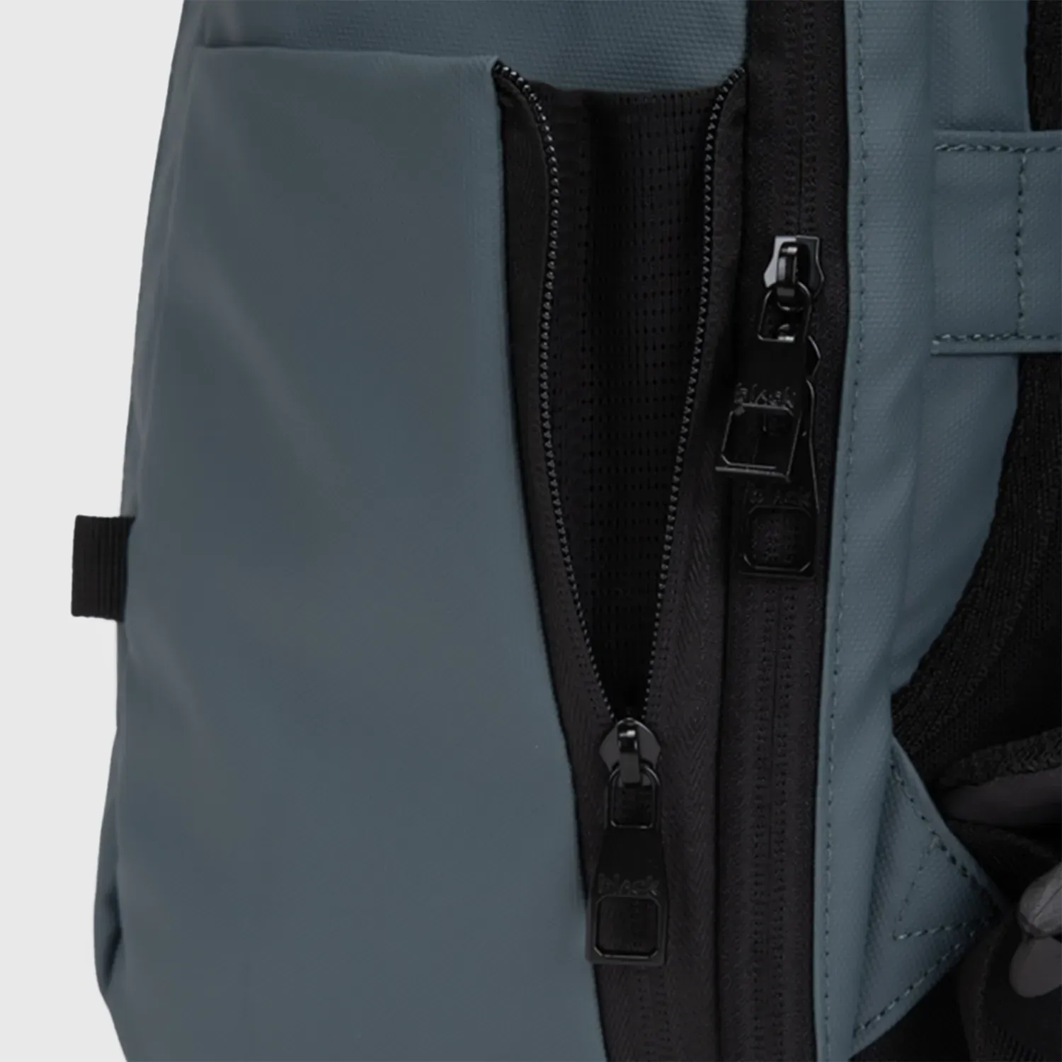BLACK BAGS Mochila Black Bags Hombre Manson color plomo | Platanitos