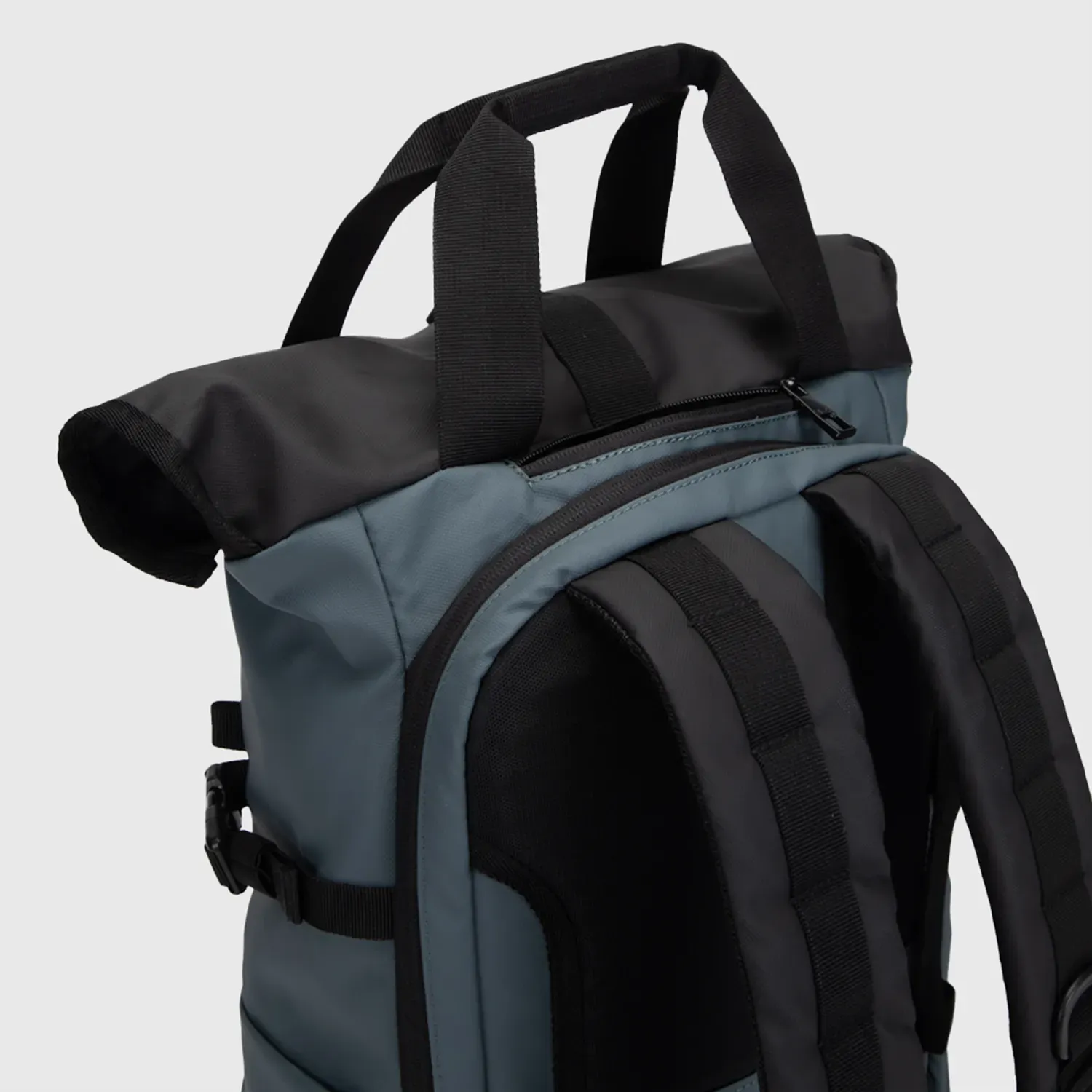 BLACK BAGS Mochila Black Bags Hombre Manson color plomo | Platanitos