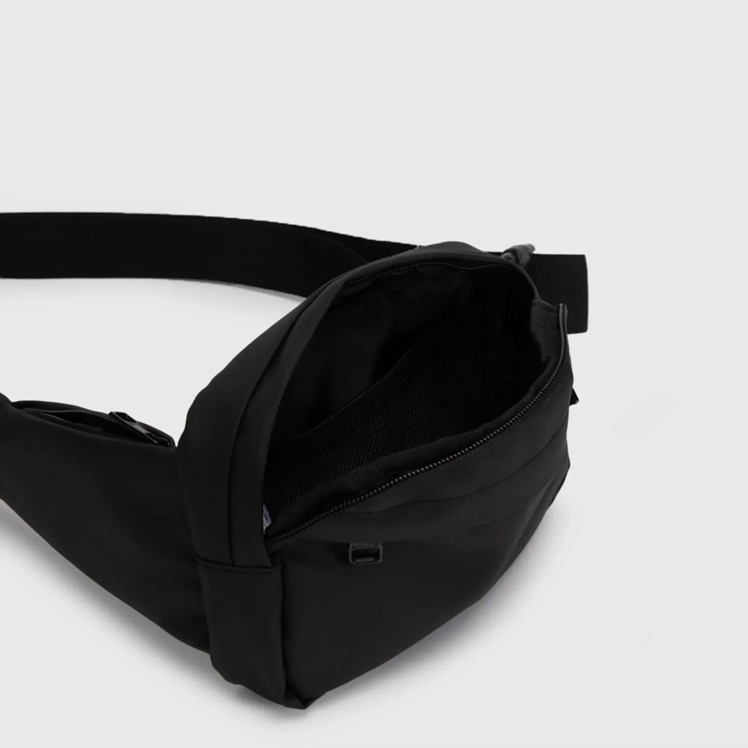 Canguro Black Bags Hombre Manson color negro | Platanitos