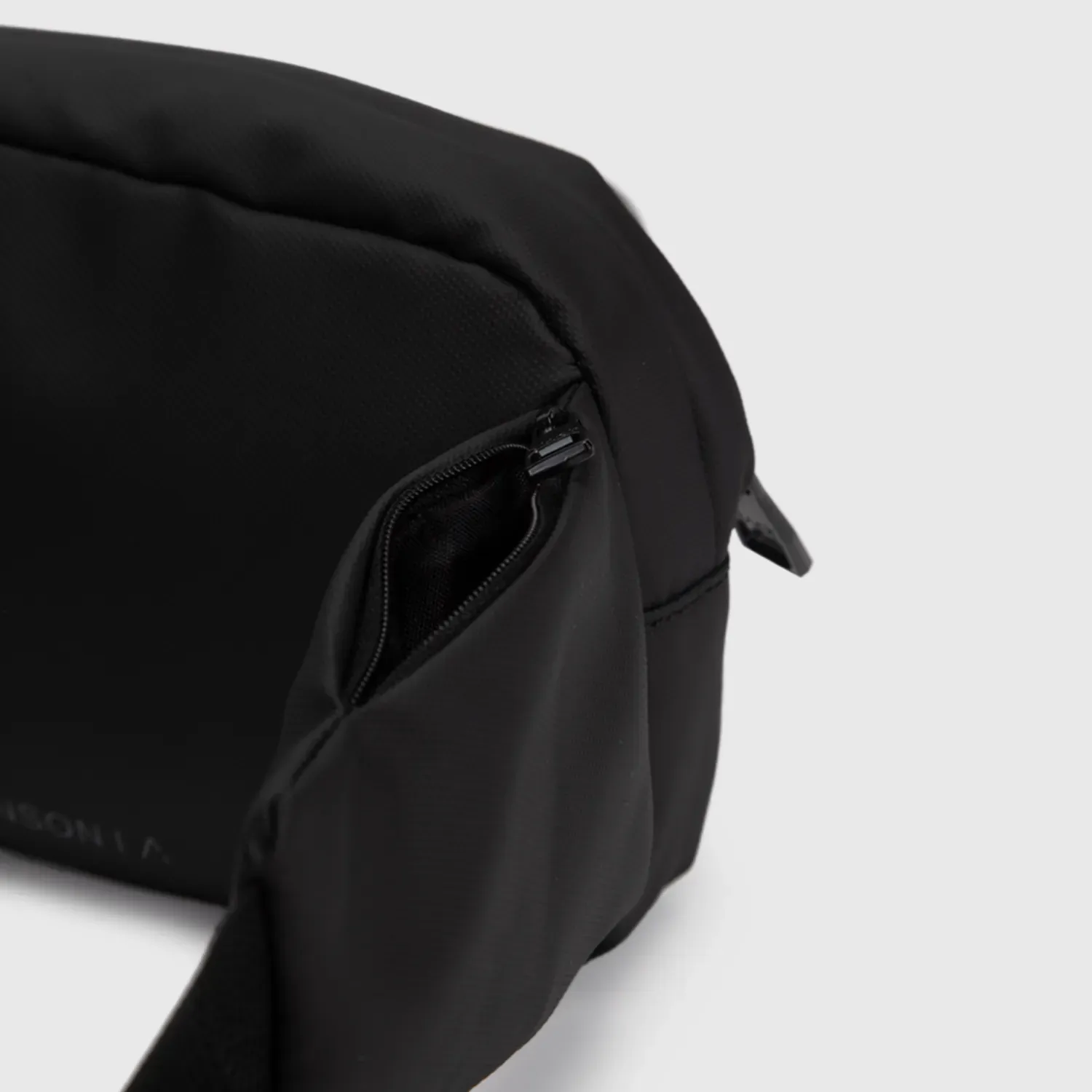 Canguro Black Bags Hombre Manson color negro | Platanitos