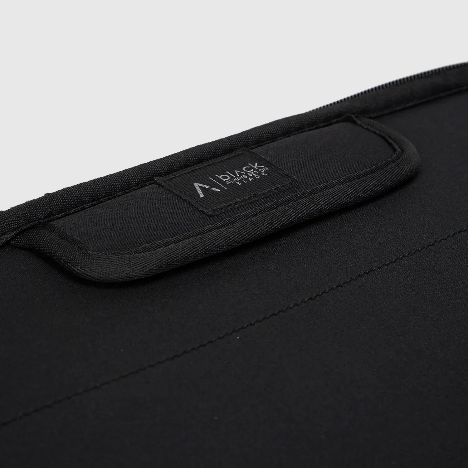 Funda Black Bags De Laptop Sleeve Manson Coal 14plg color plomo | Platanitos