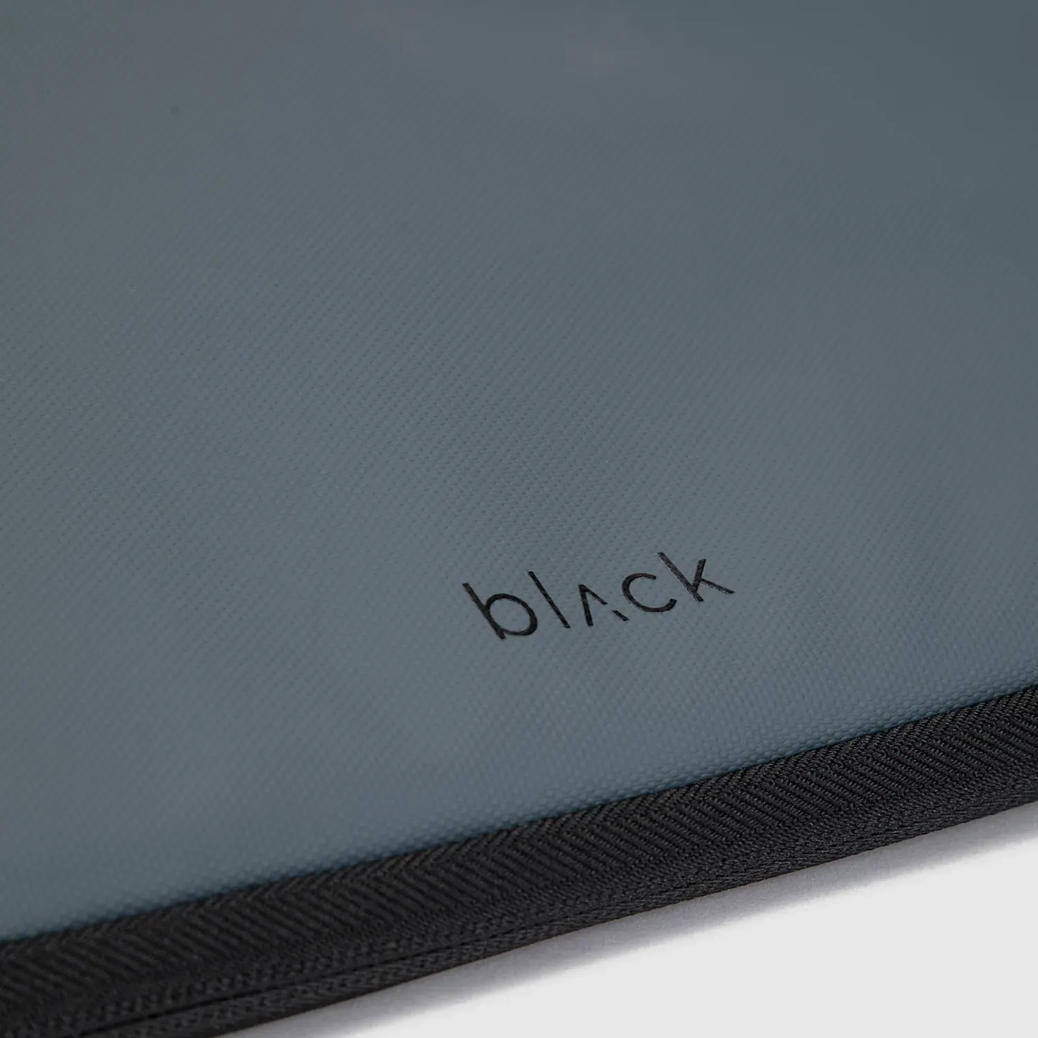 Funda Black Bags De Laptop Sleeve Manson Coal 14plg color plomo | Platanitos