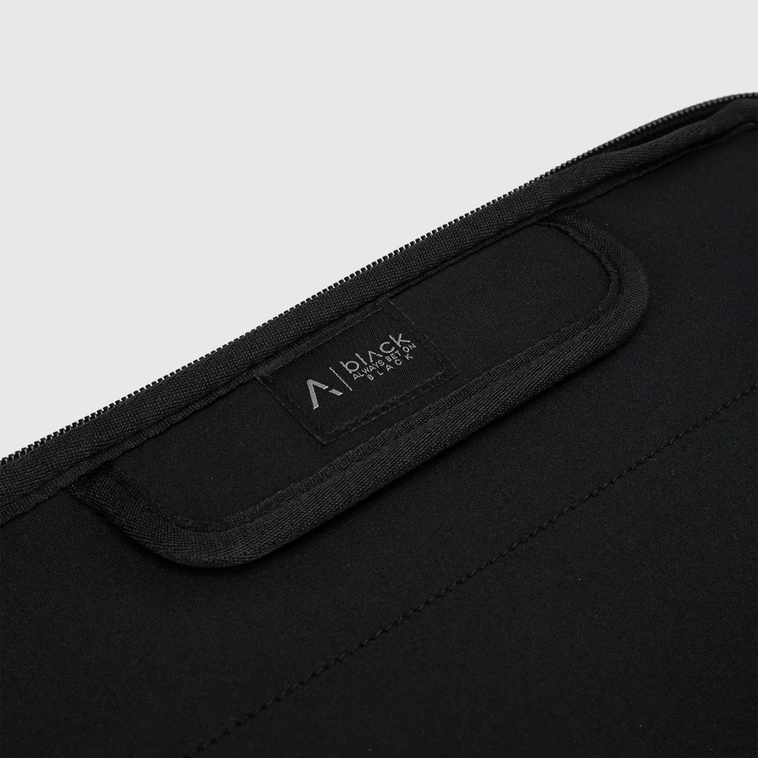 BLACK BAGS Funda Black Bags De Laptop Sleeve Manson Coal 14plg color negro | Platanitos