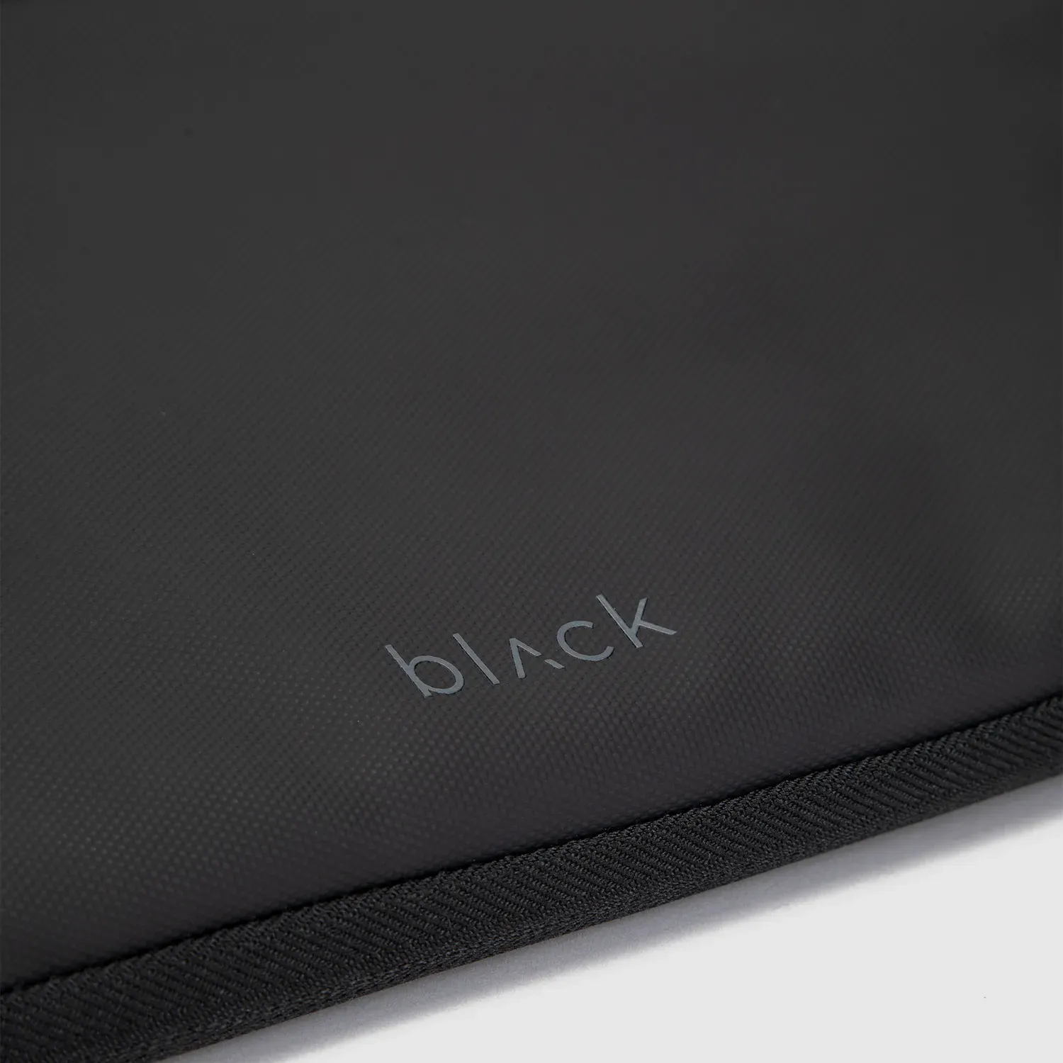 BLACK BAGS Funda Black Bags De Laptop Sleeve Manson Coal 14plg color negro | Platanitos