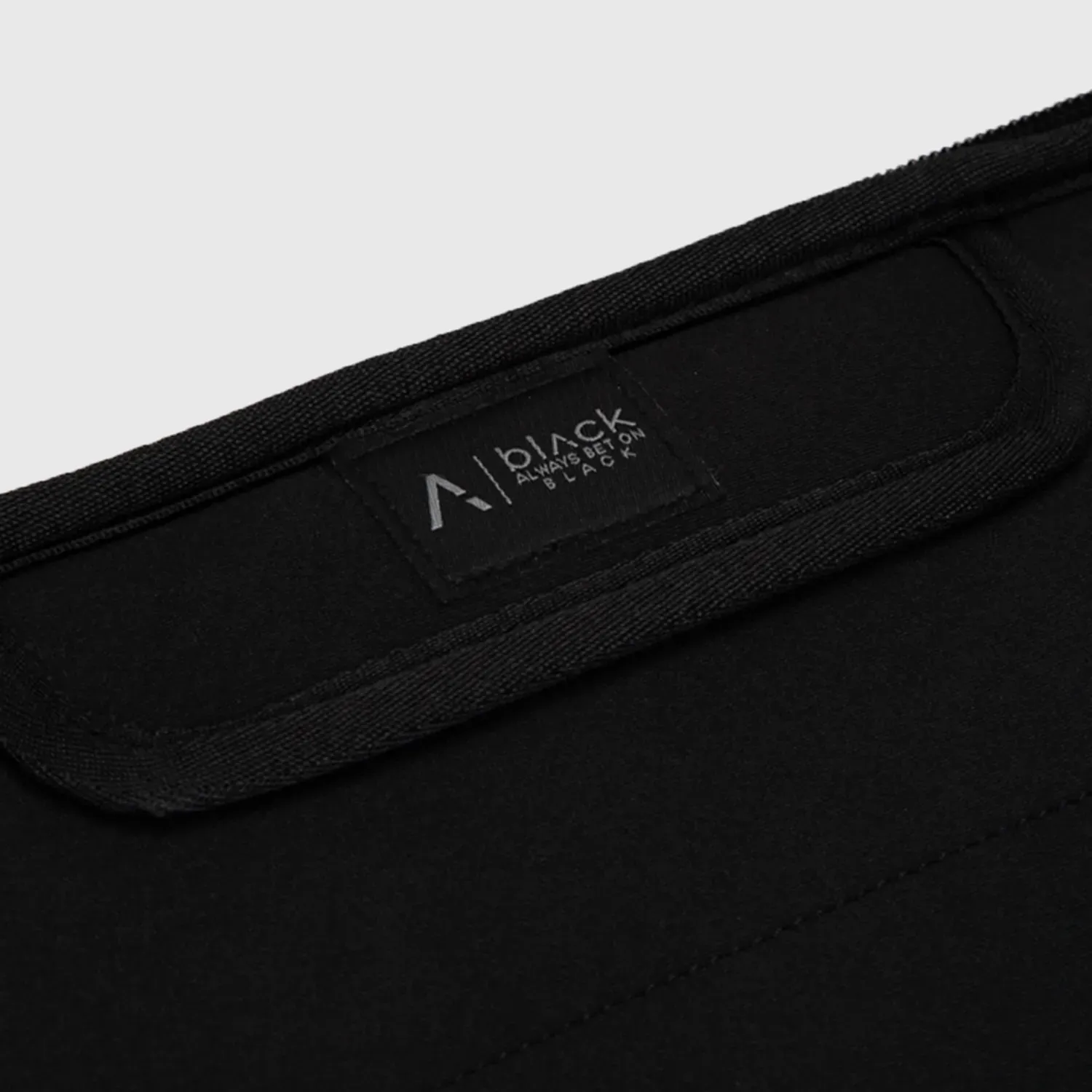 BLACK BAGS Funda Black Bags De Laptop Sleeve Manson Coal 16plg color negro | Platanitos