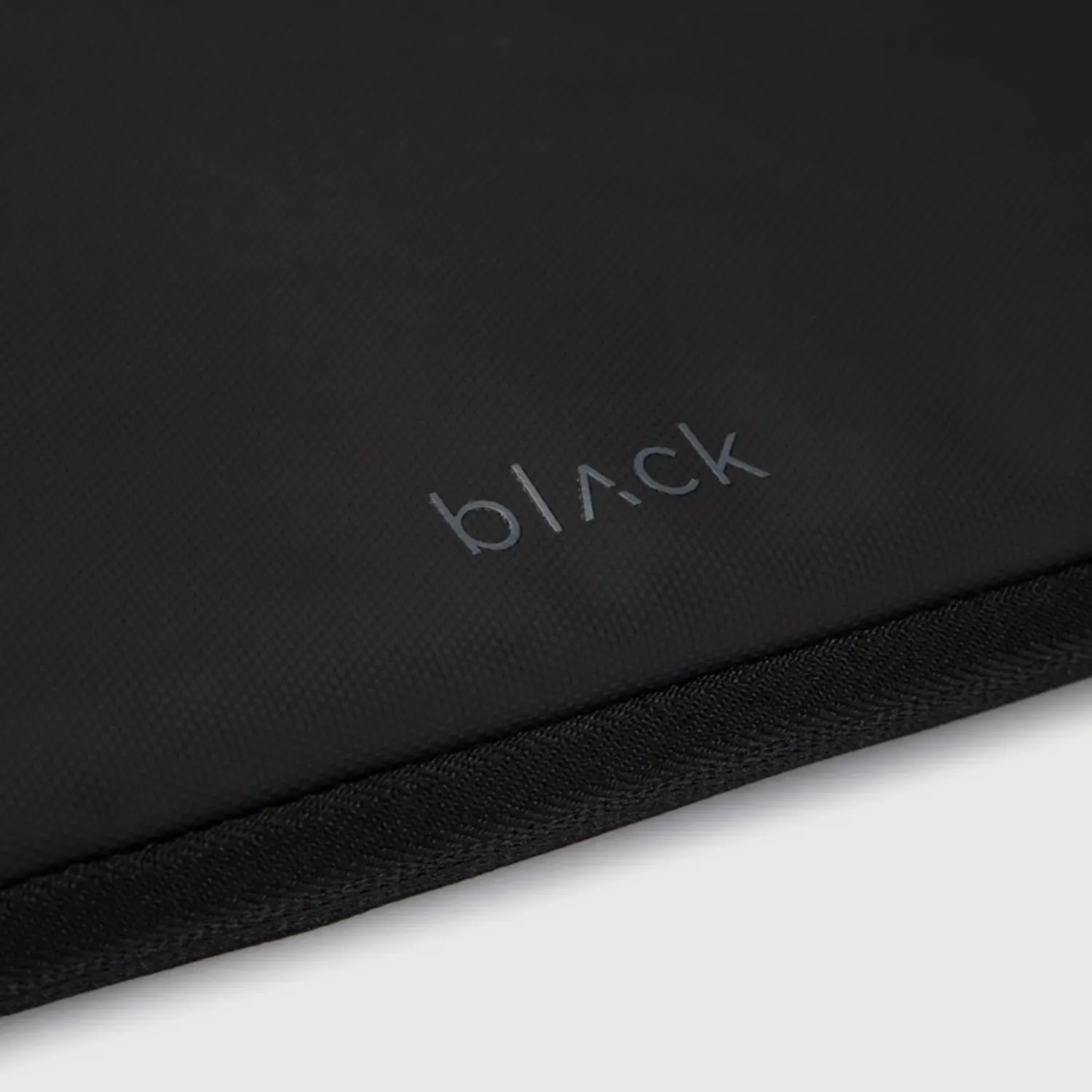BLACK BAGS Funda Black Bags De Laptop Sleeve Manson Coal 16plg color negro | Platanitos