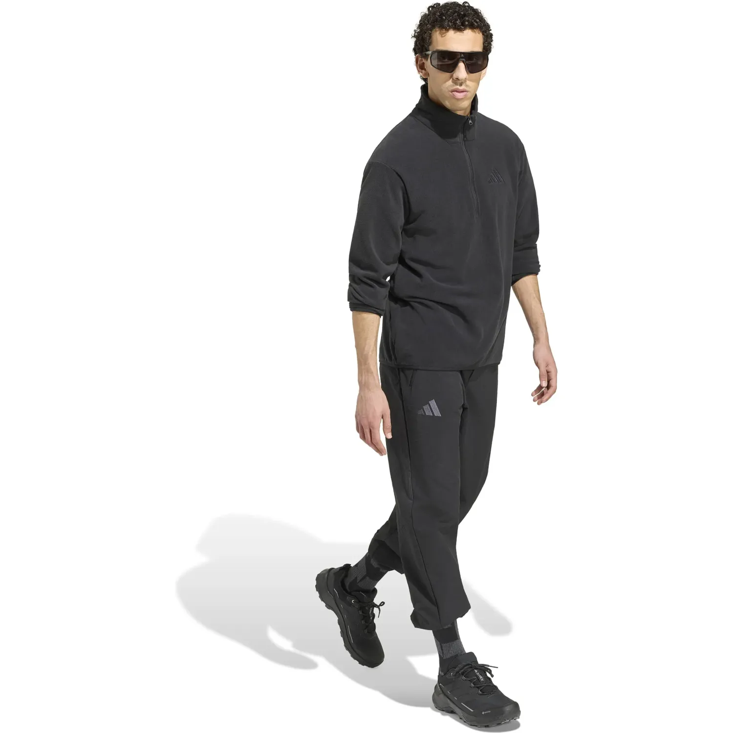 Casaca Adidas Outdoor Hombre Mt Ess Hz Fl color negro | Platanitos