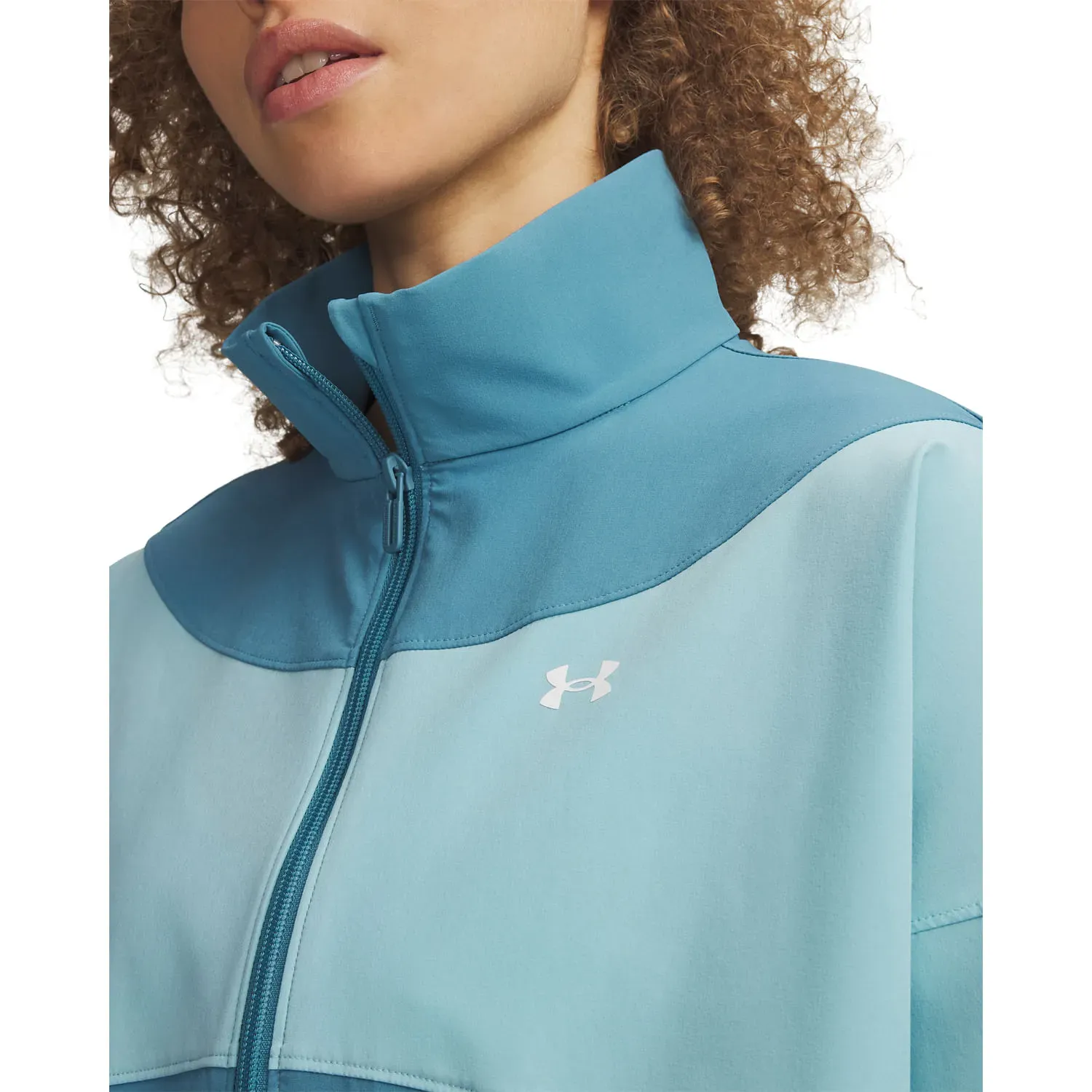 Under Armour Casaca Under Armour Deportiva Mujer Rival Woven color azul | Platanitos