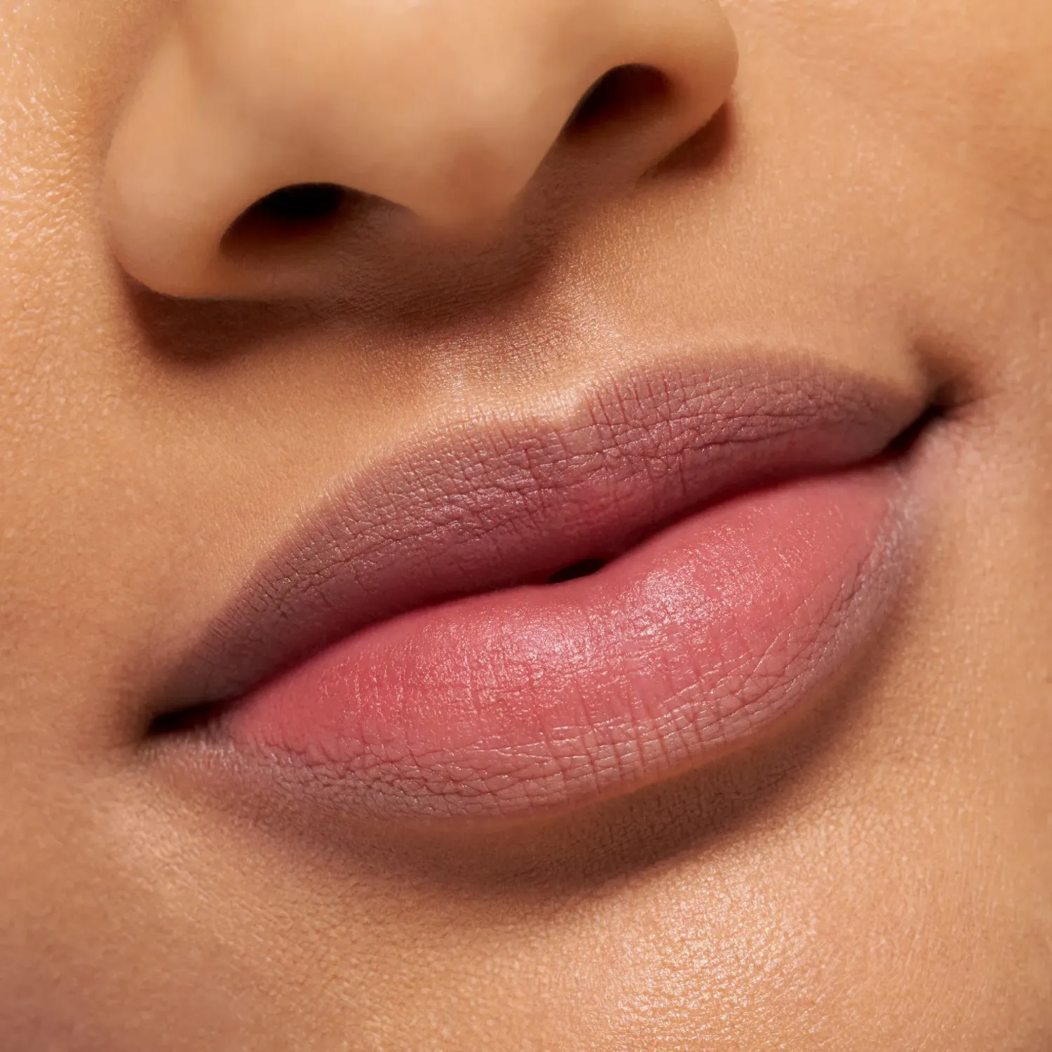 ESSENCE Labial Essence Matte Lip Cream Blur Soufflé Matte Lip Cream 01 color varios | Platanitos