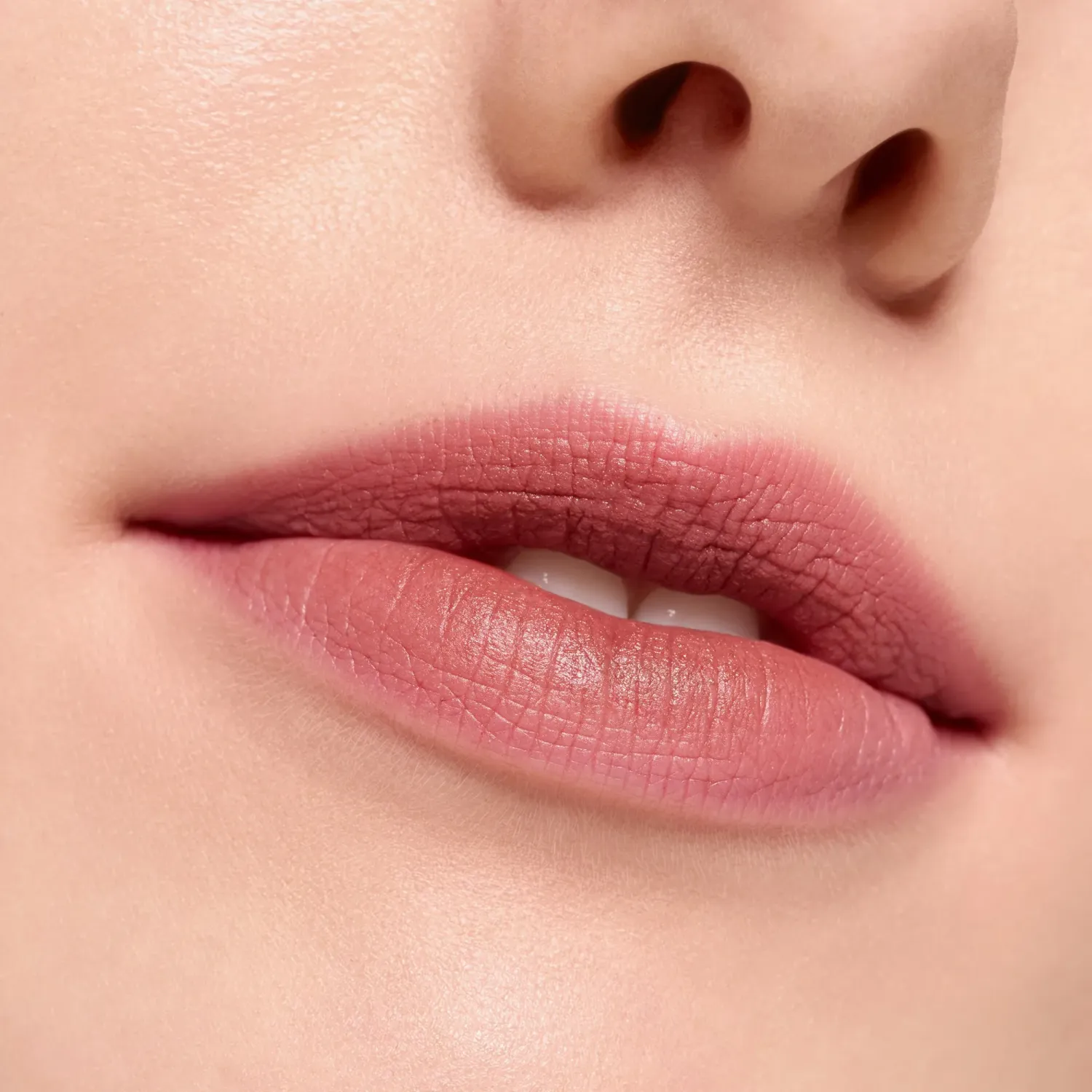 ESSENCE Labial Essence Matte Lip Cream Blur Soufflé Matte Lip Cream 01 color varios | Platanitos