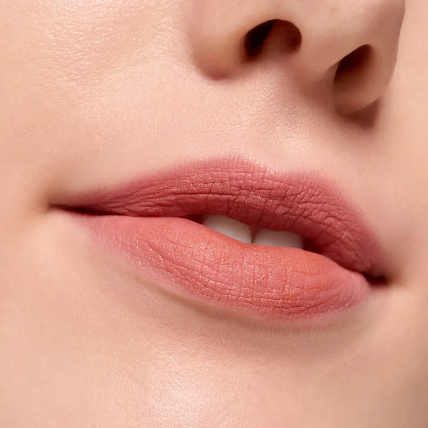 ESSENCE Labial Essence Matte Lip Cream Blur Soufflé Matte Lip Cream 02 color varios | Platanitos