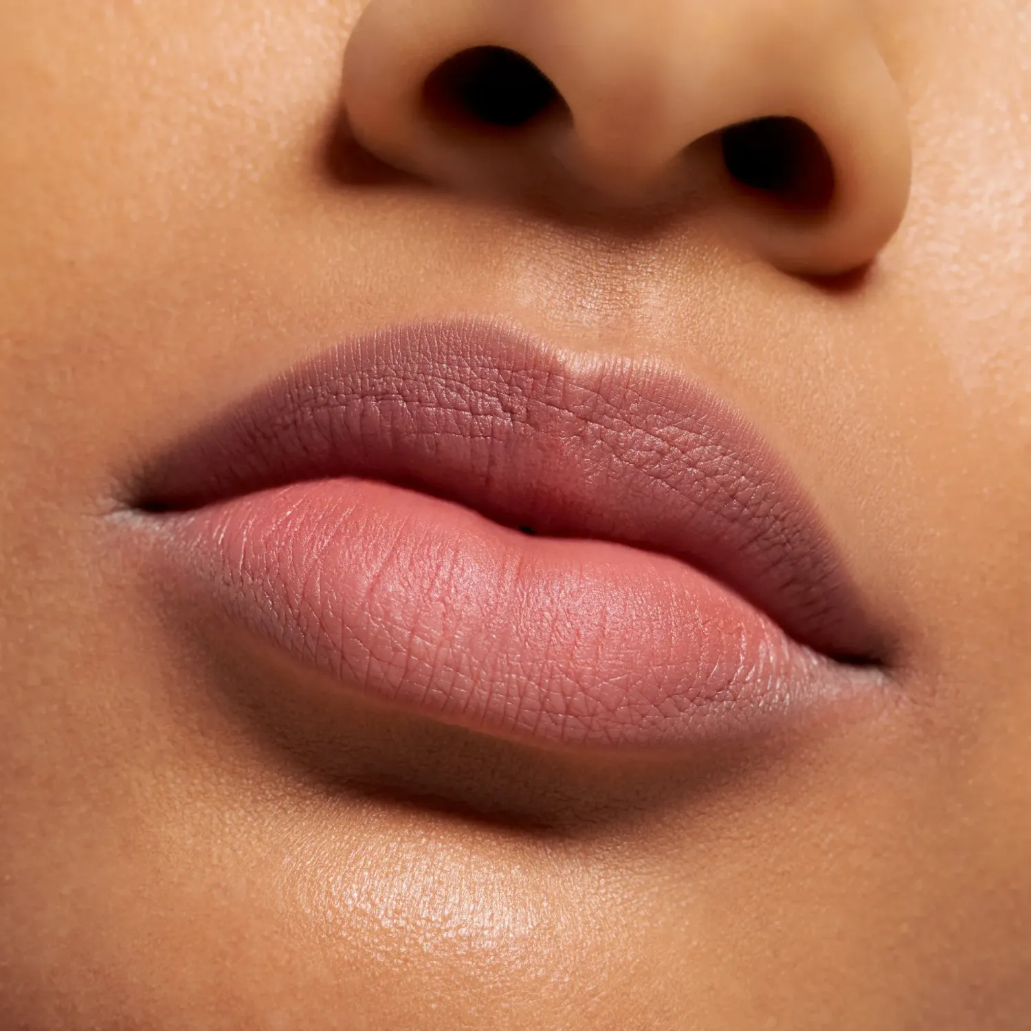 ESSENCE Labial Essence Matte Lip Cream Blur Soufflé Matte Lip Cream 02 color varios | Platanitos