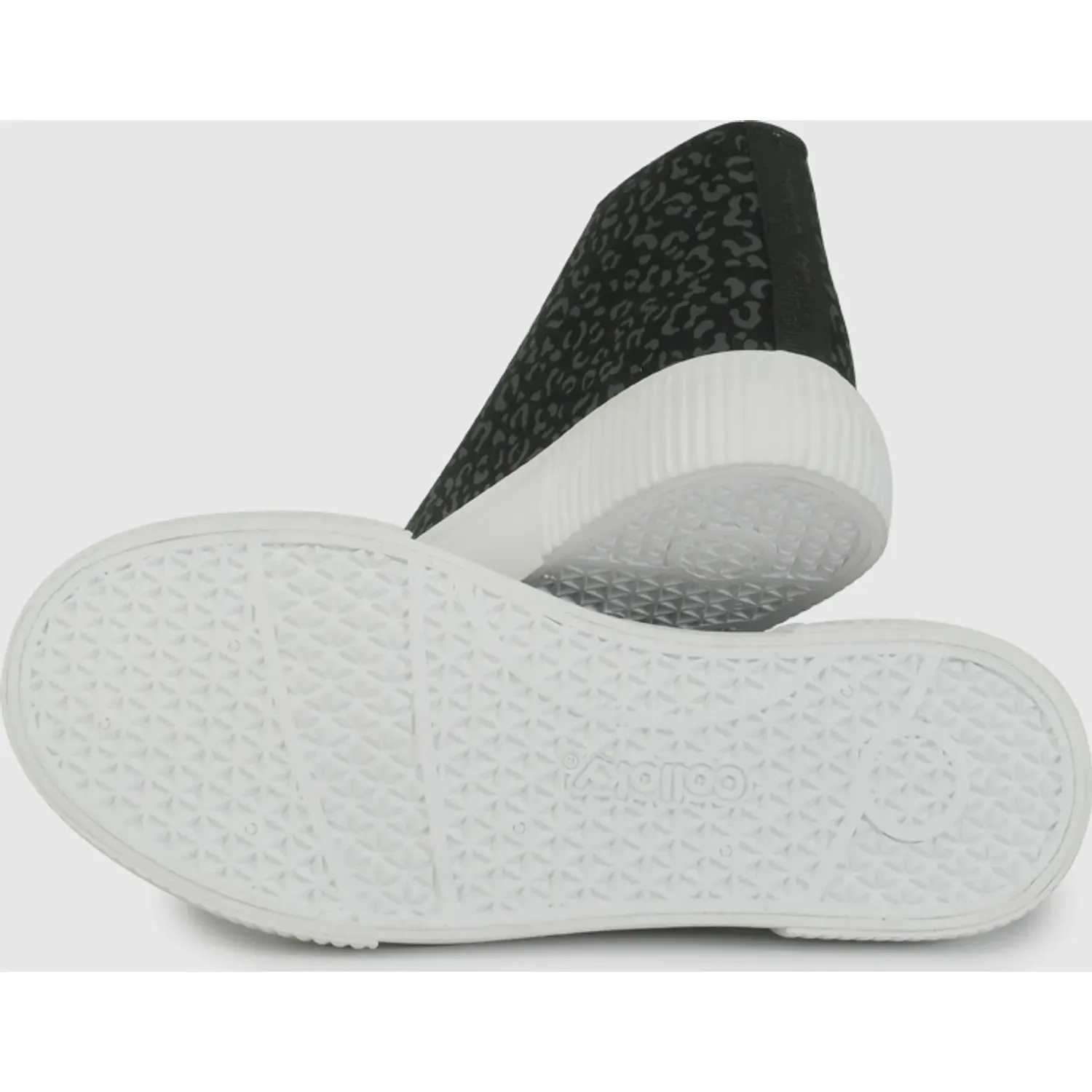 Zapatilla Colloky Kid Niña 57220301v26 color negro | Platanitos