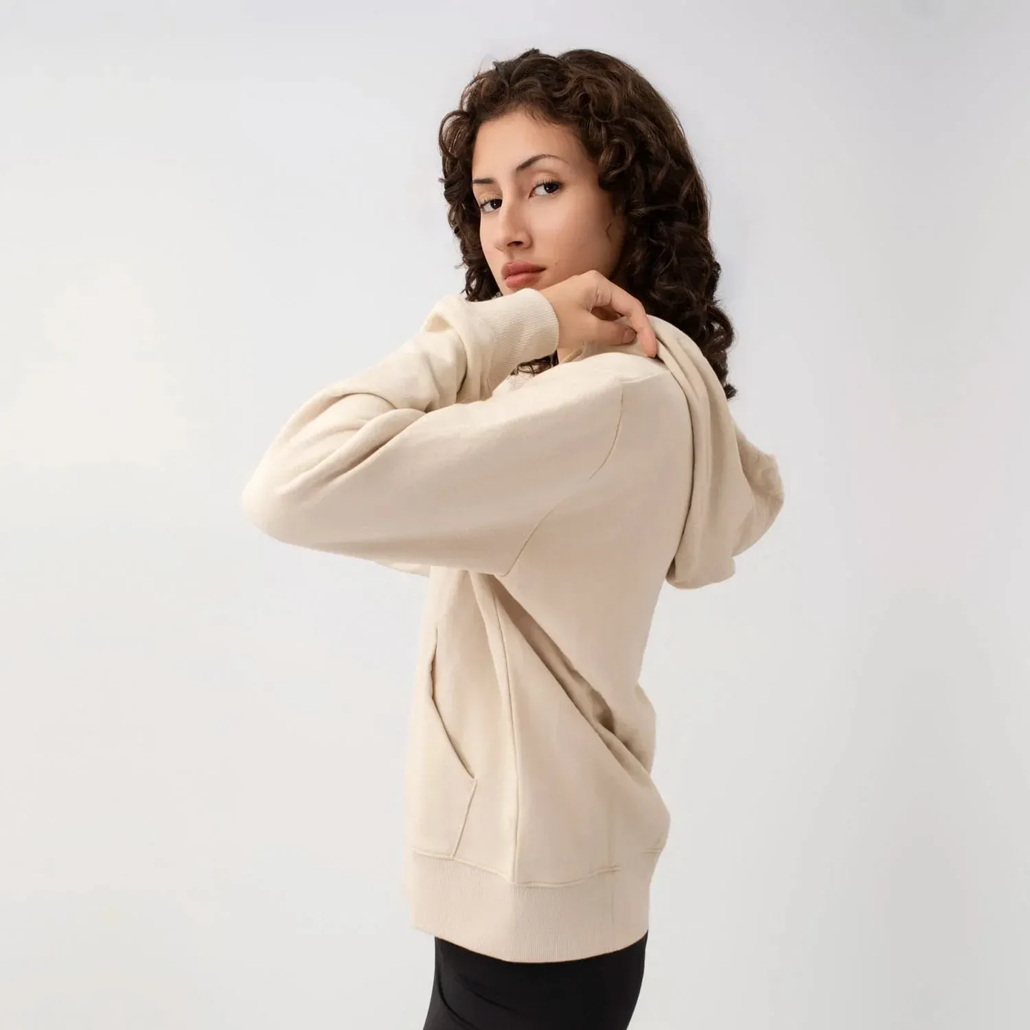 Reebok Polera Reebok Deportivo Mujer Small Logo Fleece Hoodie color biege | Platanitos