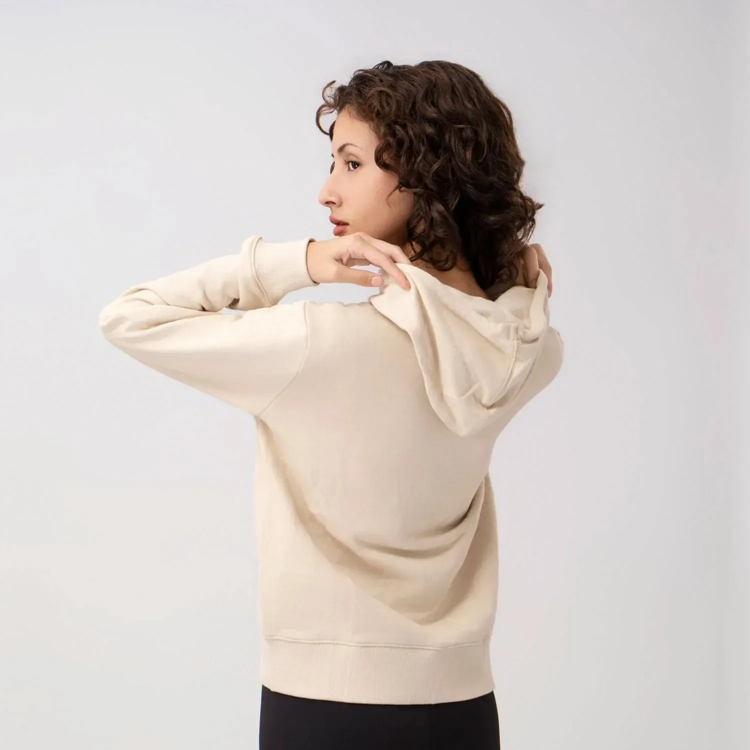 Reebok Polera Reebok Deportivo Mujer Small Logo Fleece Hoodie color biege | Platanitos
