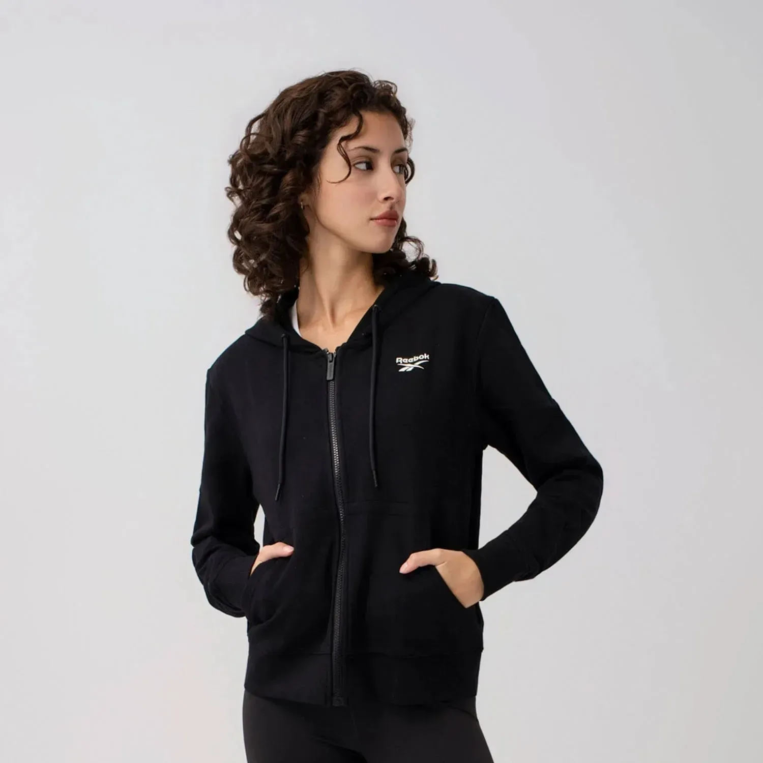 Reebok Polera Reebok Deportivo Mujer Small Logo Fleece Hoodie color negro | Platanitos