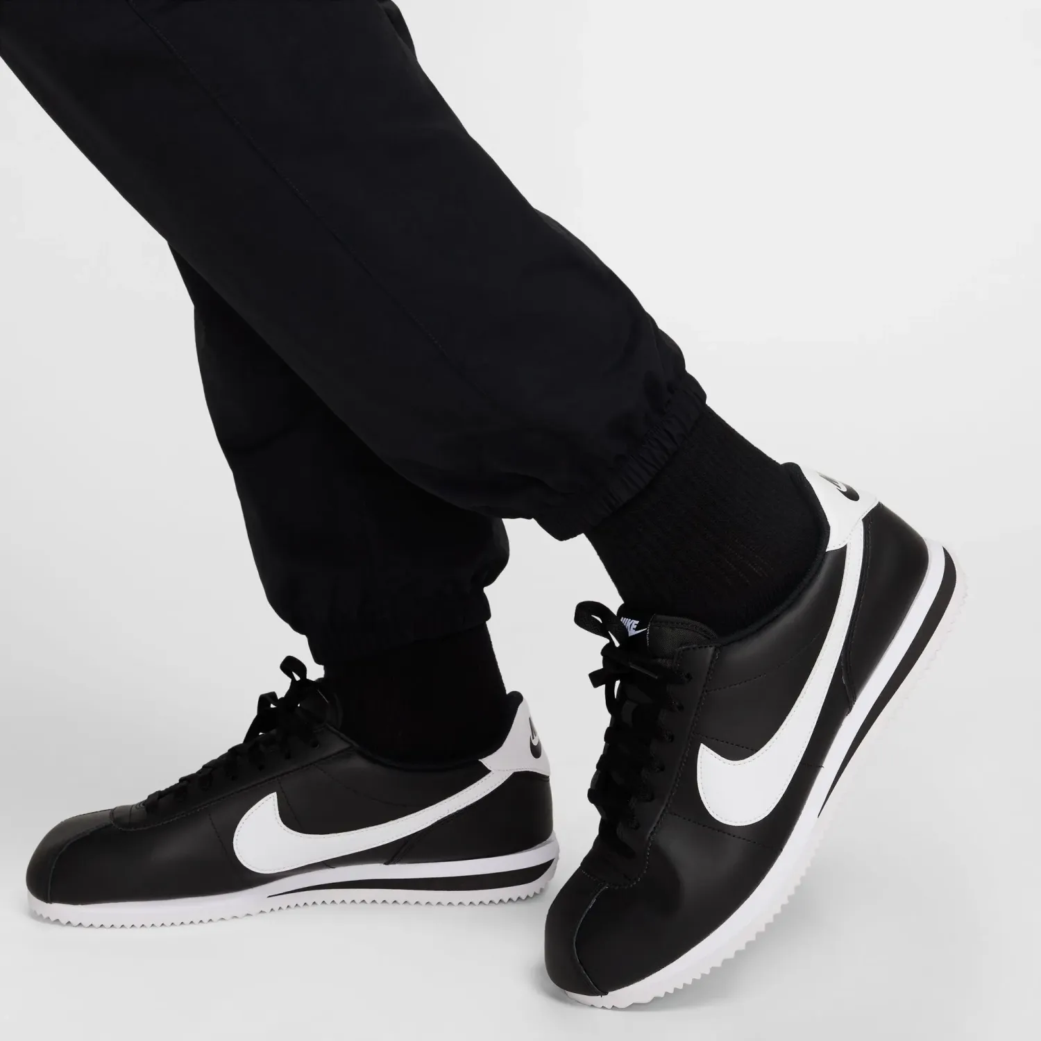 Pantalon Nike Urbano Hombre Club color varios | Platanitos