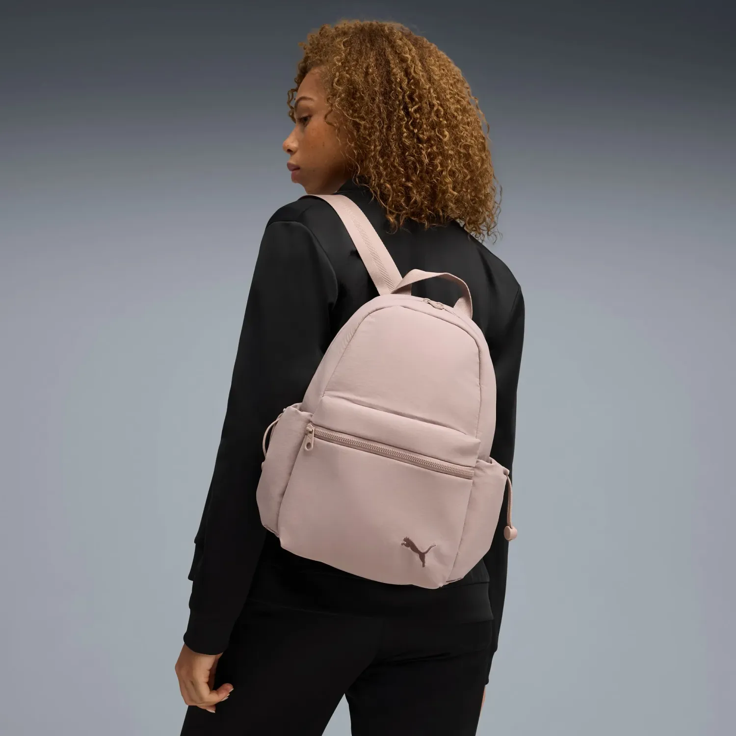 Puma Mochila Puma Deportiva Mujer - Her Small Backpack color beige | Platanitos