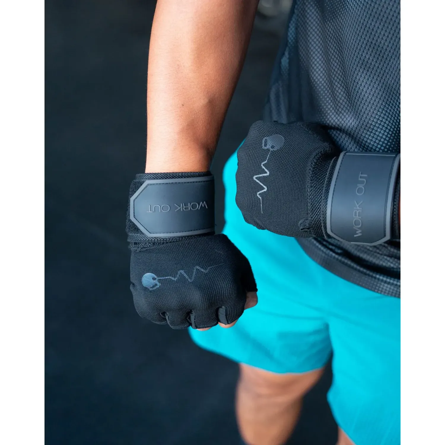 WORKOUT Guante Workout Con Muñequera color negro | Platanitos
