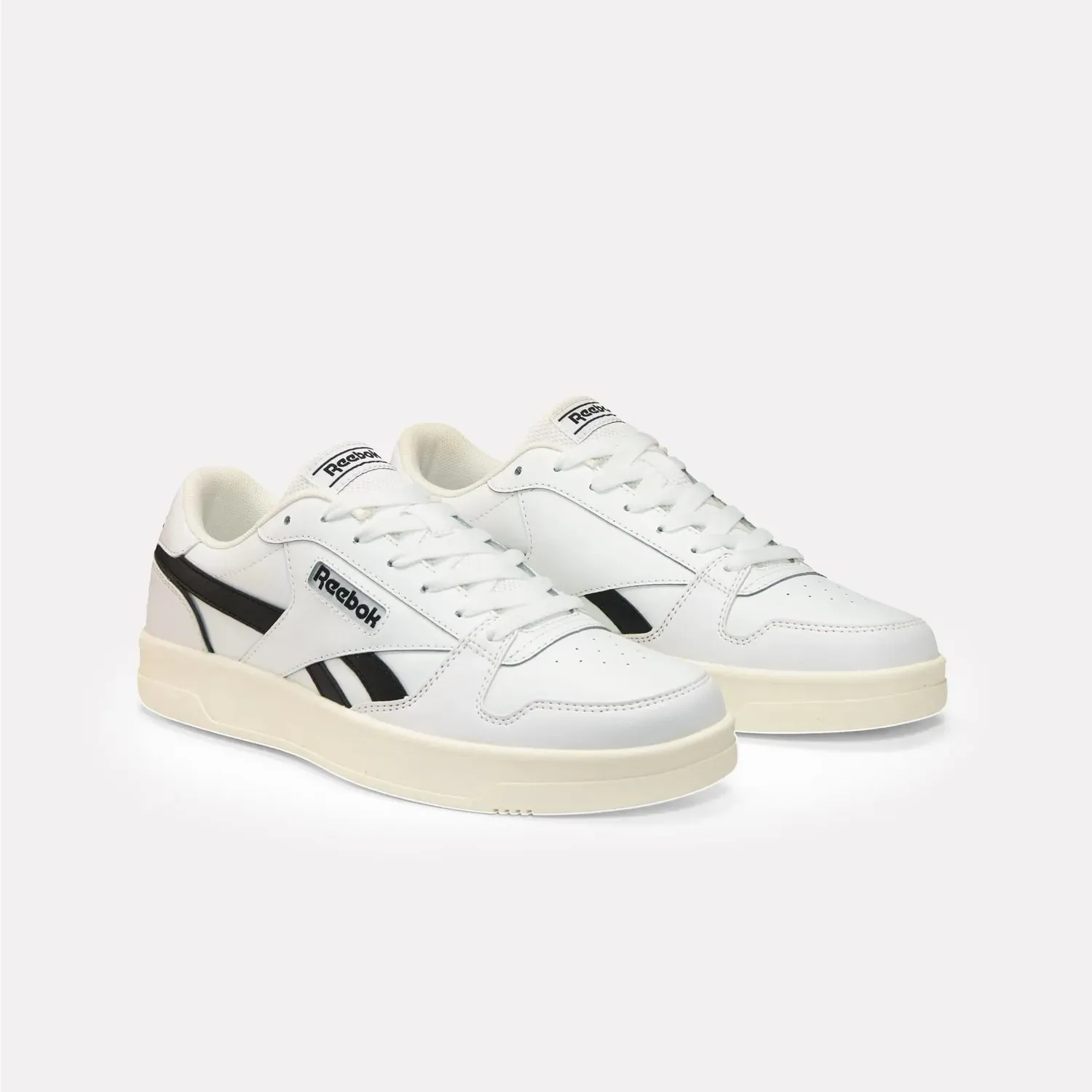 Zapatillas Reebok Urbanas Hombre Match Prime V2 color blanco | Platanitos