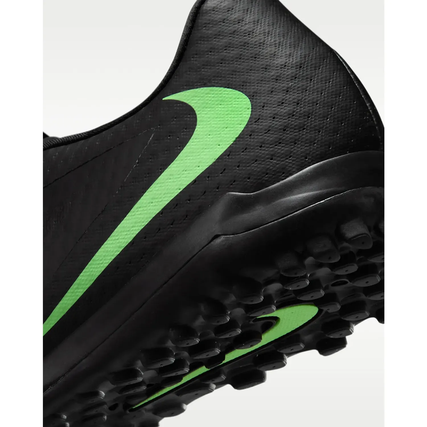 Nike Zapatillas Nike De Futbol Unisex Phantom 6 Low Acad Tf color negro | Platanitos