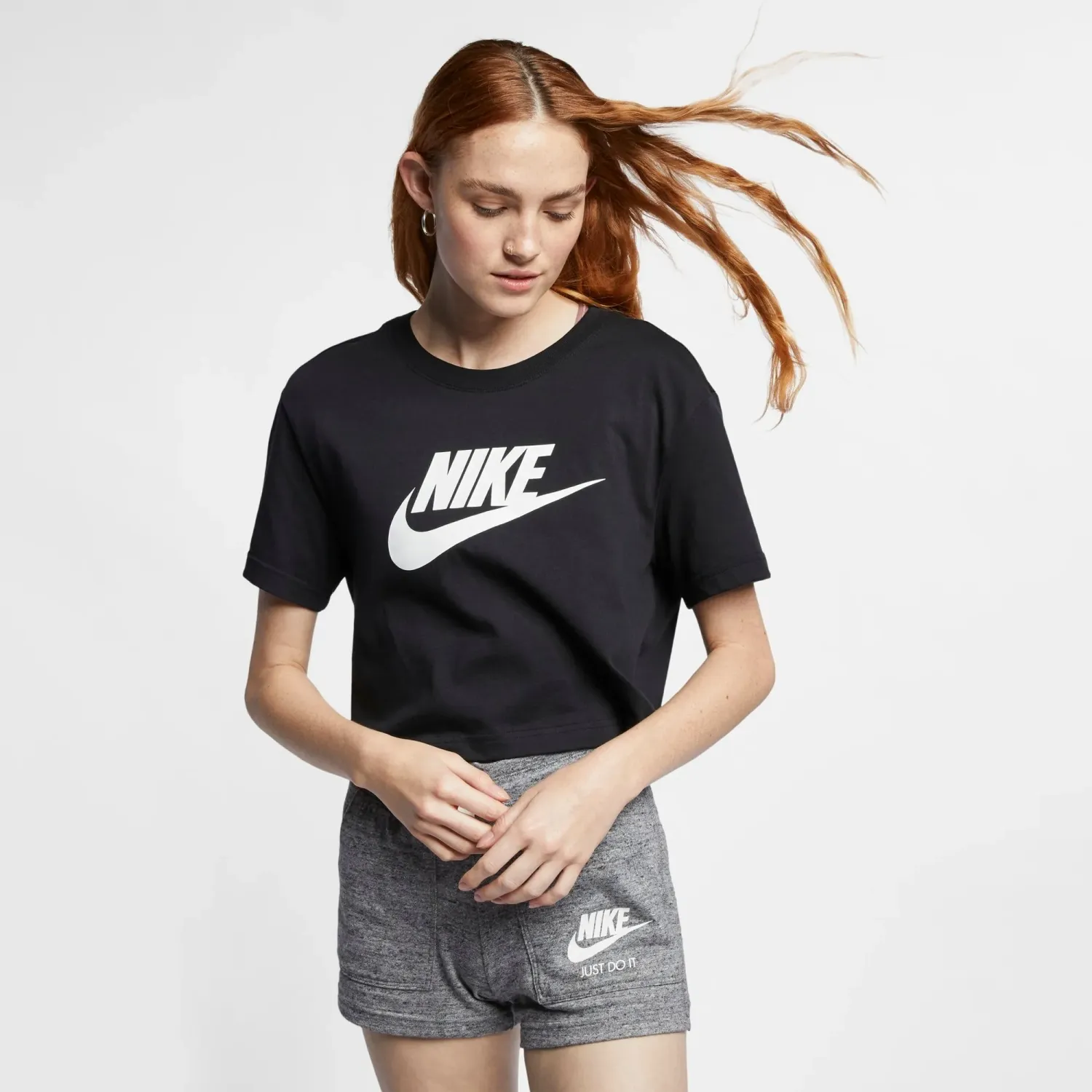 Nike Polo Nike Urbana Sportswear Cropped Essential Futura color negro | Platanitos