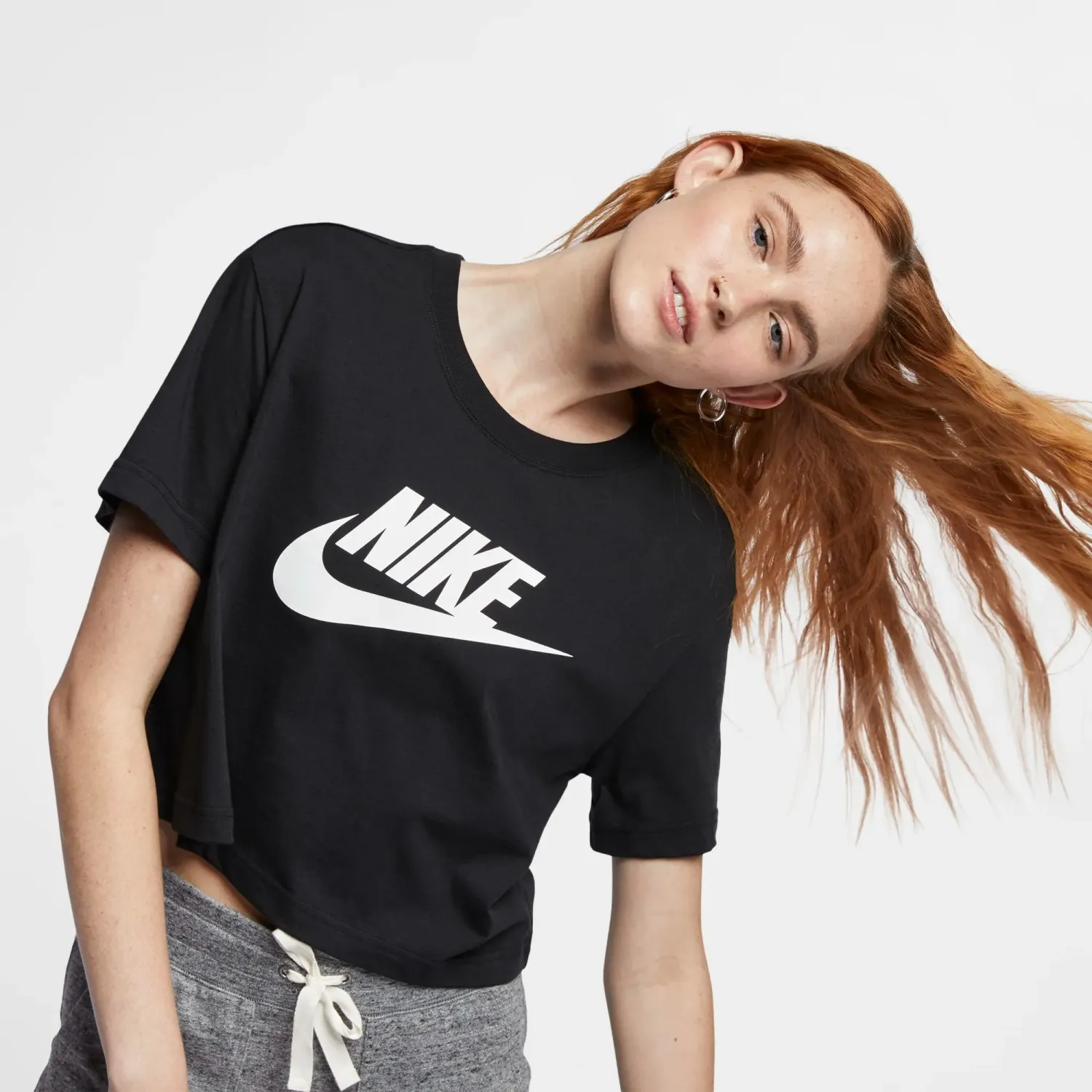 Nike Polo Nike Urbana Sportswear Cropped Essential Futura color negro | Platanitos