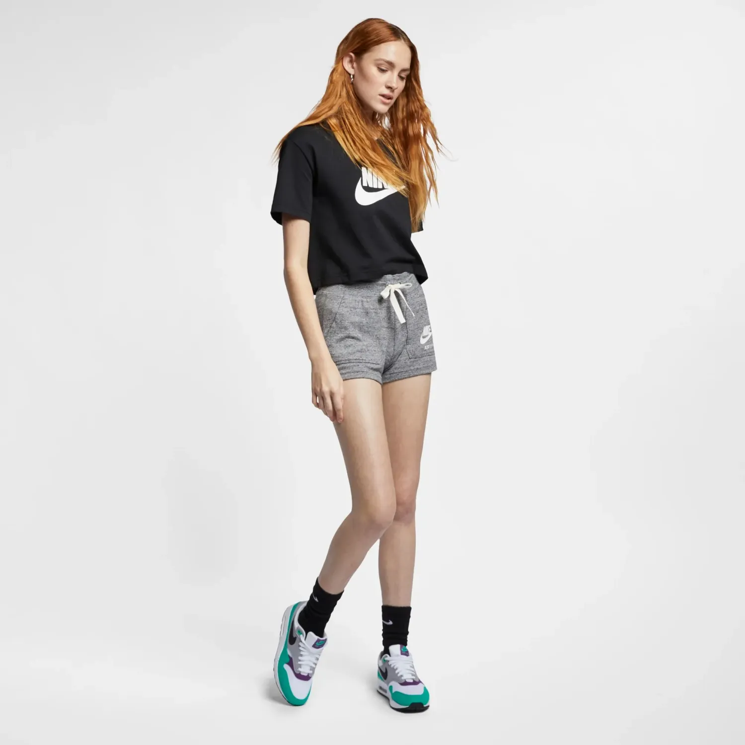 Nike Polo Nike Urbana Sportswear Cropped Essential Futura color negro | Platanitos